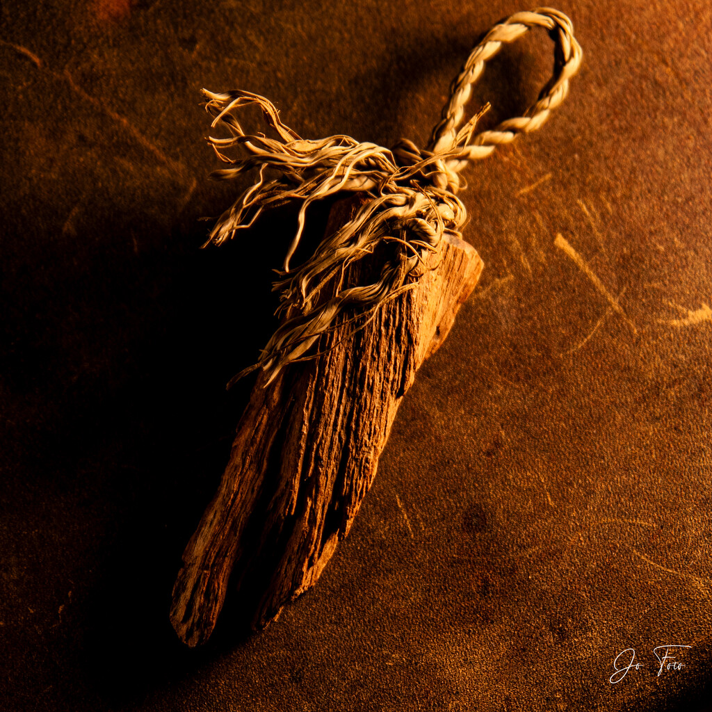 wood and string by jo63