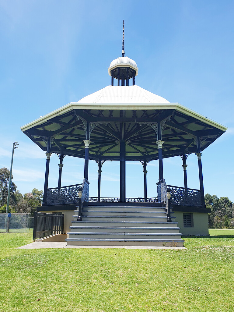 Lambton Park Bandstand by onewing