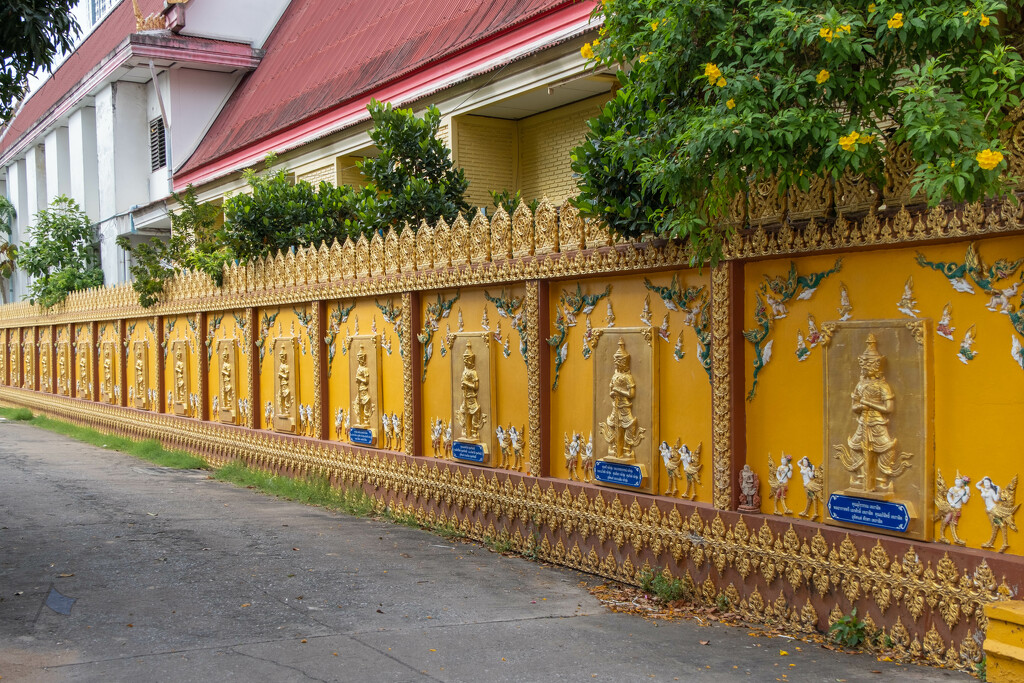 Wat Nong Ao - Outer Wall by lumpiniman