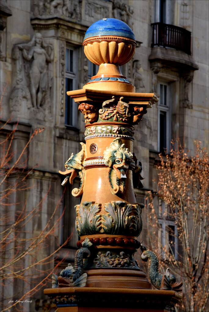 Detail of the fountain by kork