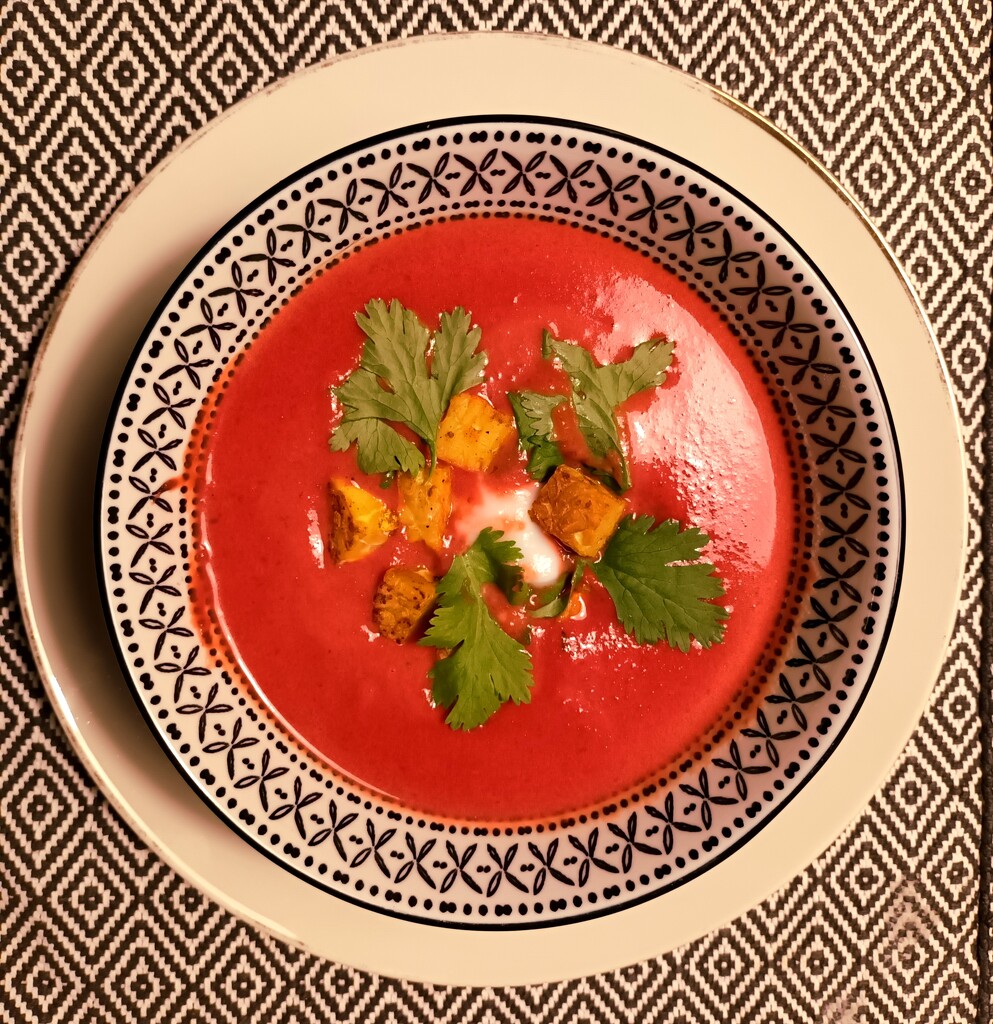 Beetroot soup with tempeh and coriander. by cordulaamann