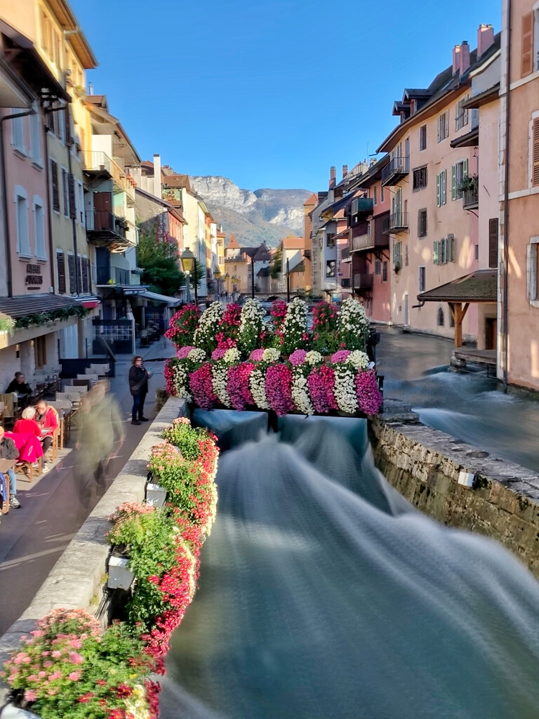 Water in Annecy.  by cocobella