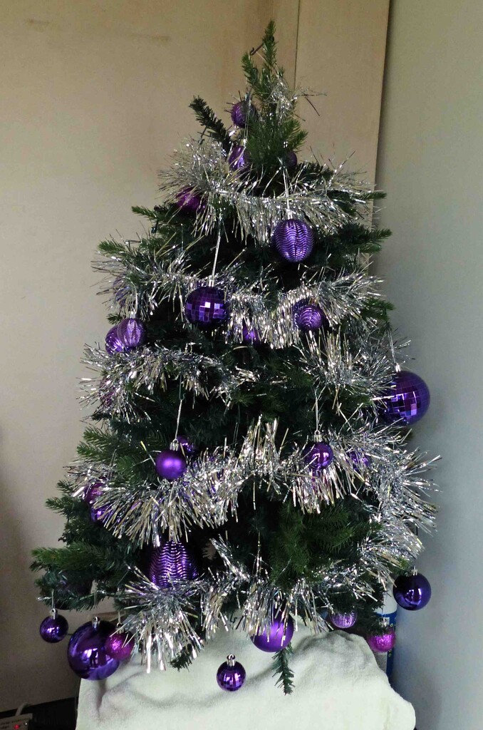 Christmas Tree by arkensiel