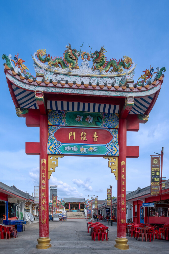 Entrance to China Town by lumpiniman