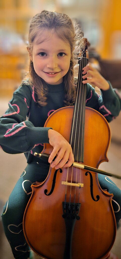 Happy Little Cellist by gq