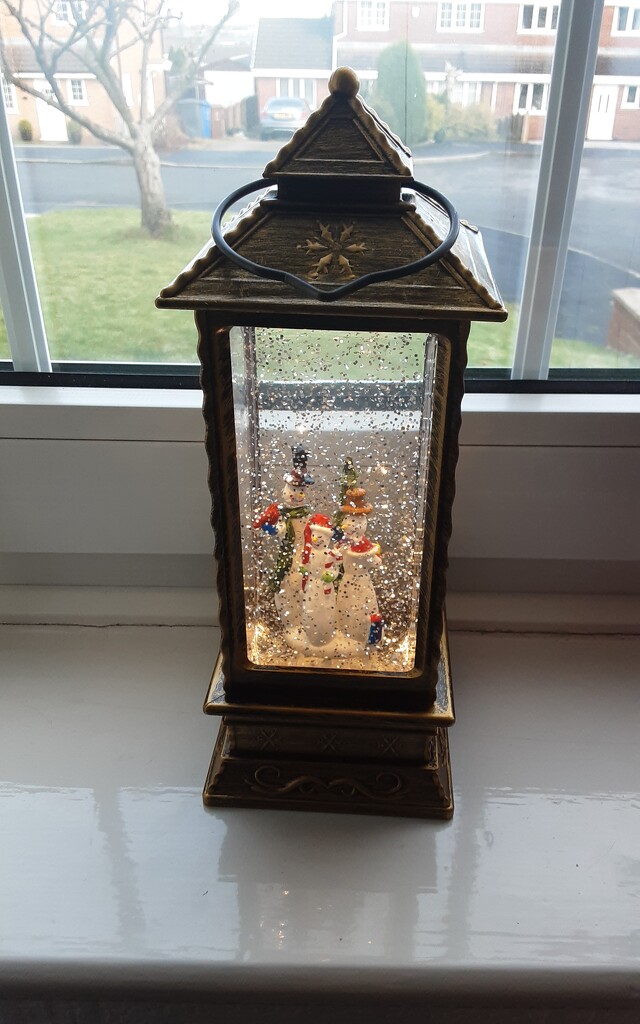 Jolly snowmen glitter water lamp. by grace55