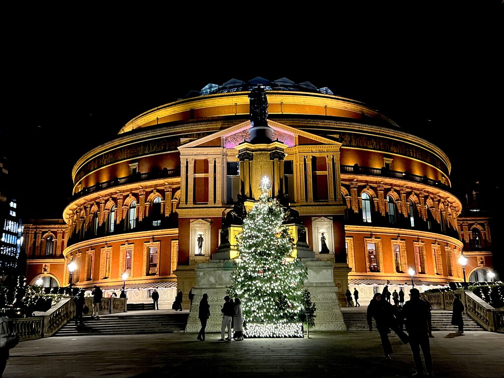 The Royal Albert Hall  by rensala