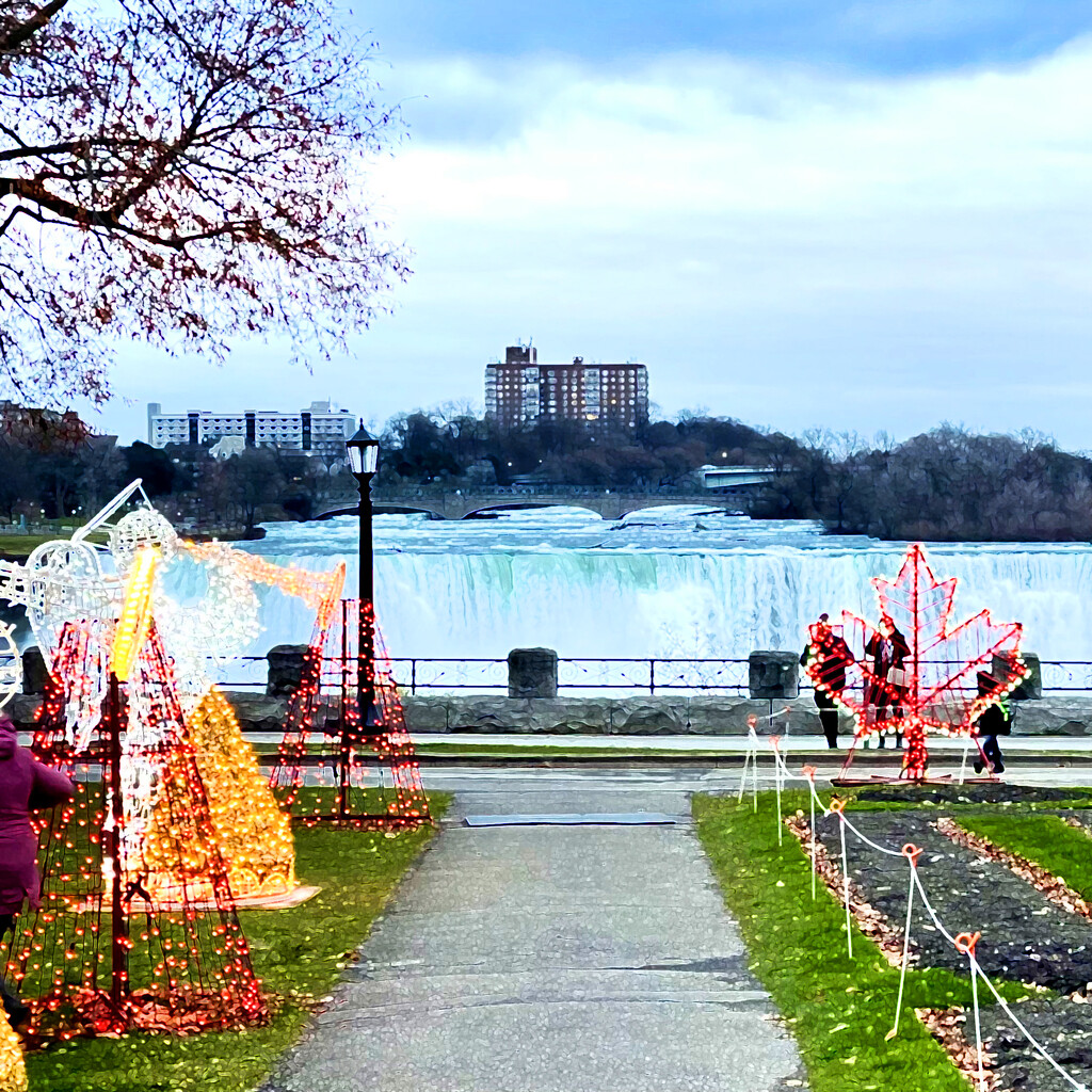 Niagara Falls Canada Christmas by yogiw