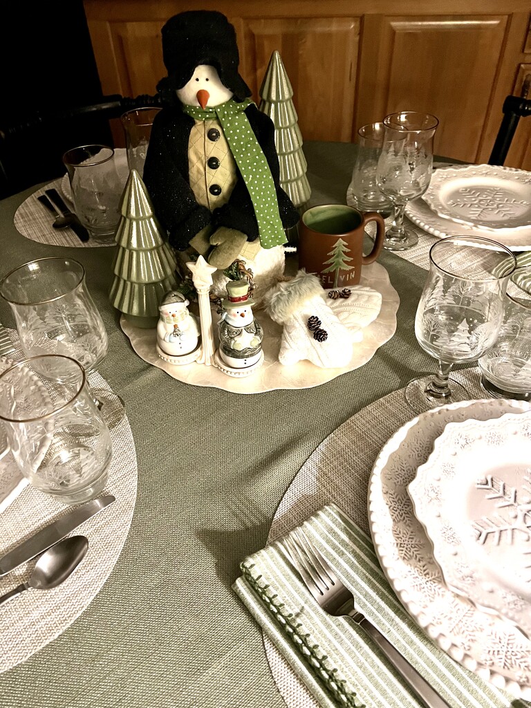 Snow Themed Kitchen Table by calm