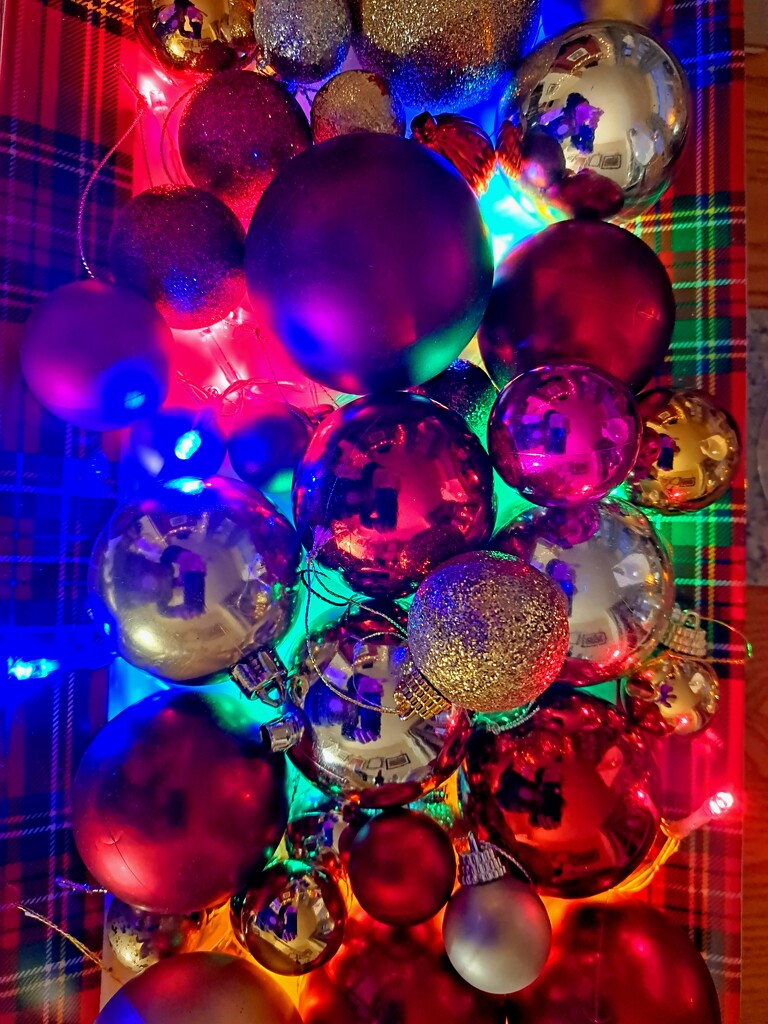 Baubles and bulbs by whdarcyblueyondercouk
