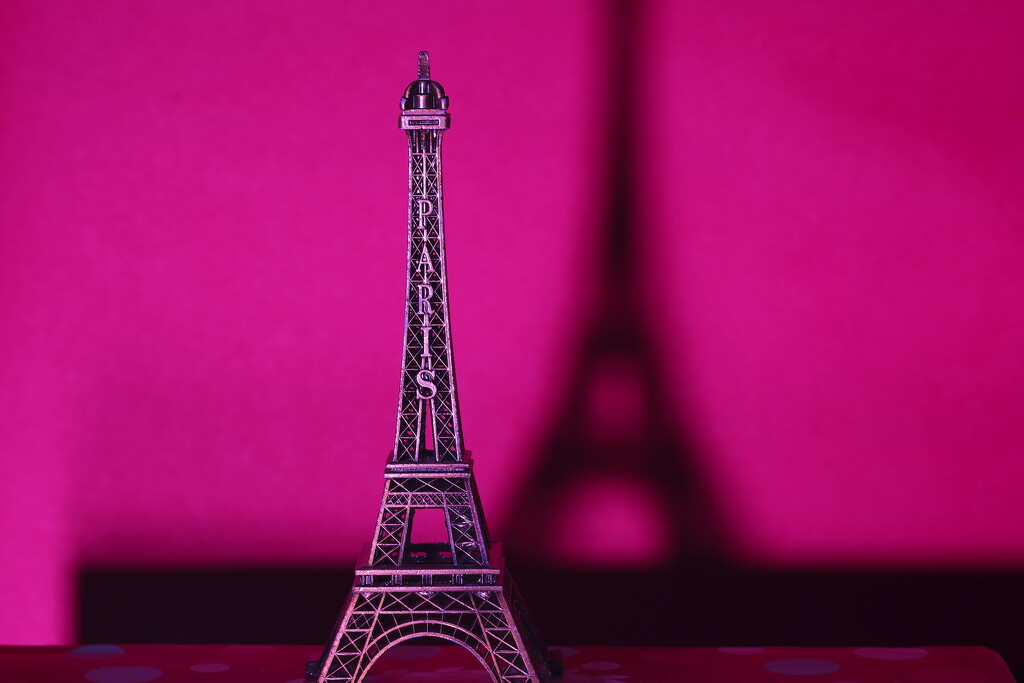 Mini Eiffel Tower by alexbahizi