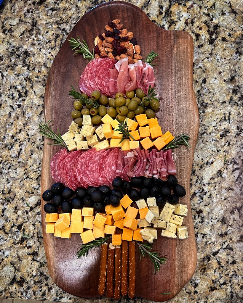 Christmas tree charcuterie board by dkellogg