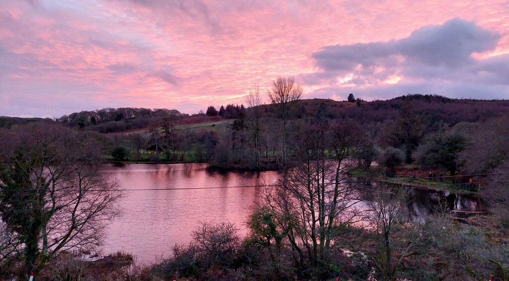 Sunset over the loch by samcat