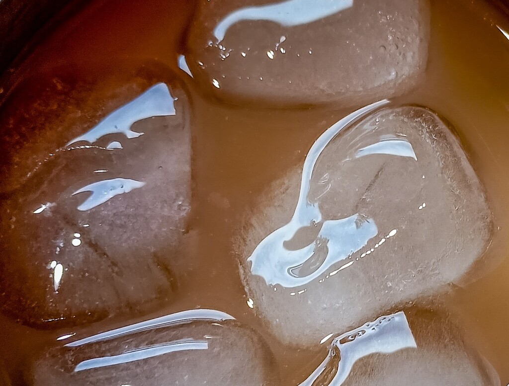 ice by karvelis