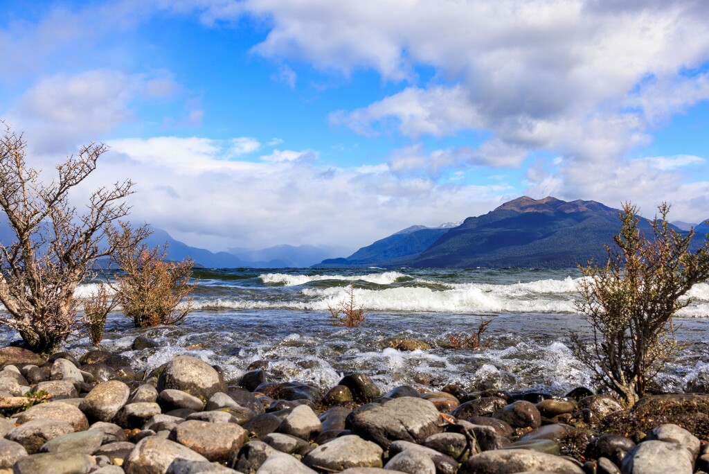 Lake Te Anau by suez1e