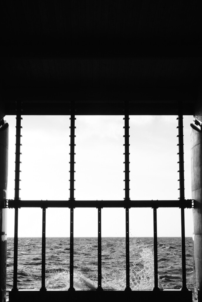 Fenster zur See(le) by oneshotwinkler