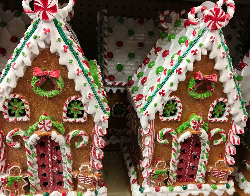 Cute gingerbread houses decroations by mittens