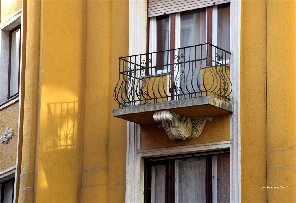 Balcony with its shadow by kork