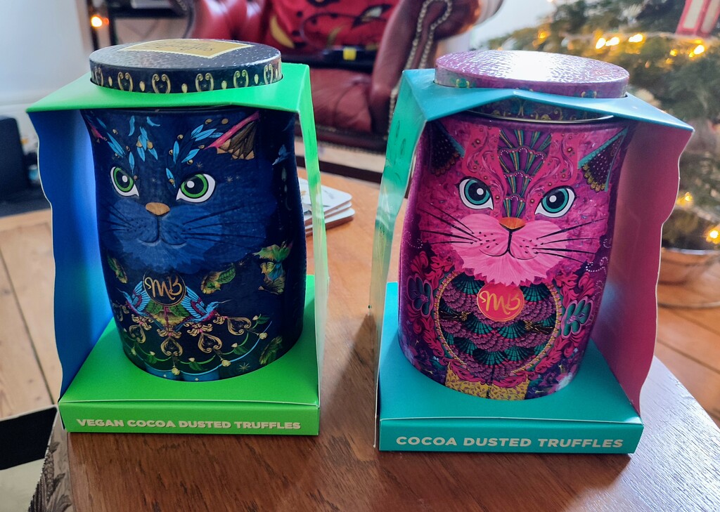 Kitty tins  by boxplayer