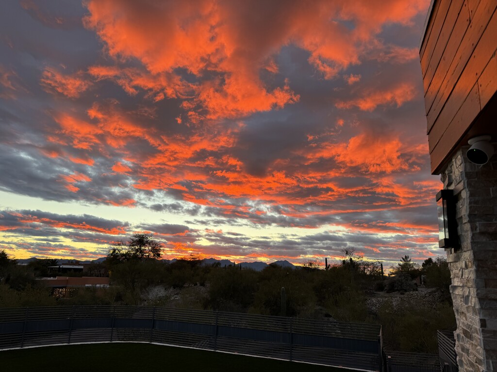 The amazing Tucson sky by hpw