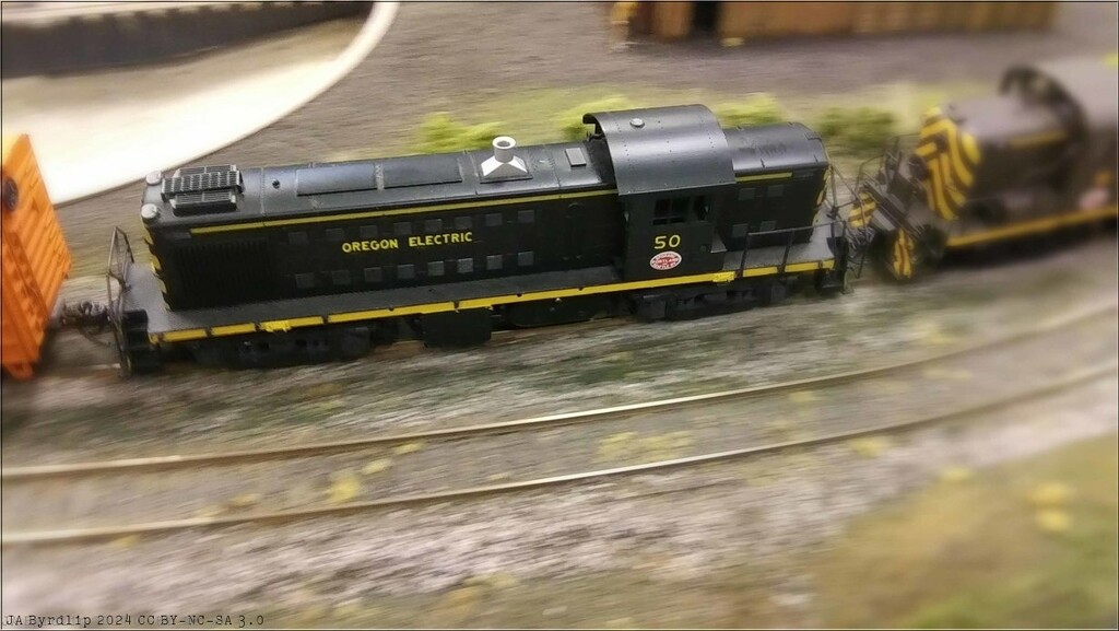 Oregon Electric visits the layout by byrdlip