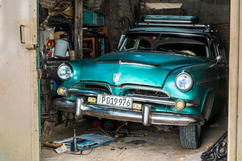 Cuban Car Maintenance by jyokota