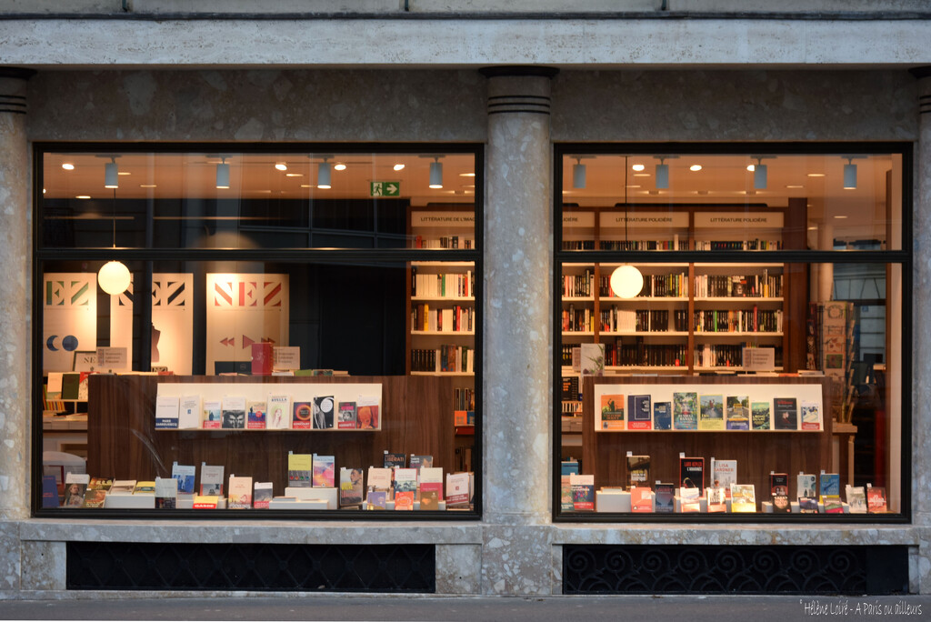 book shop by parisouailleurs