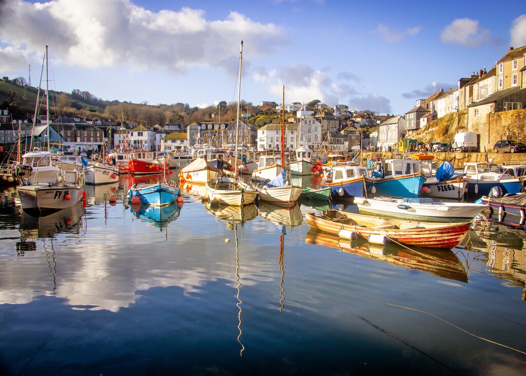 Mevagissey Harbour in the sunshine.  by swillinbillyflynn
