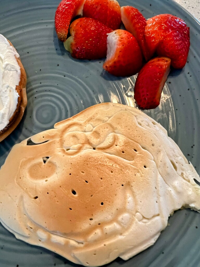 Snoopy pancake by lisahamelin