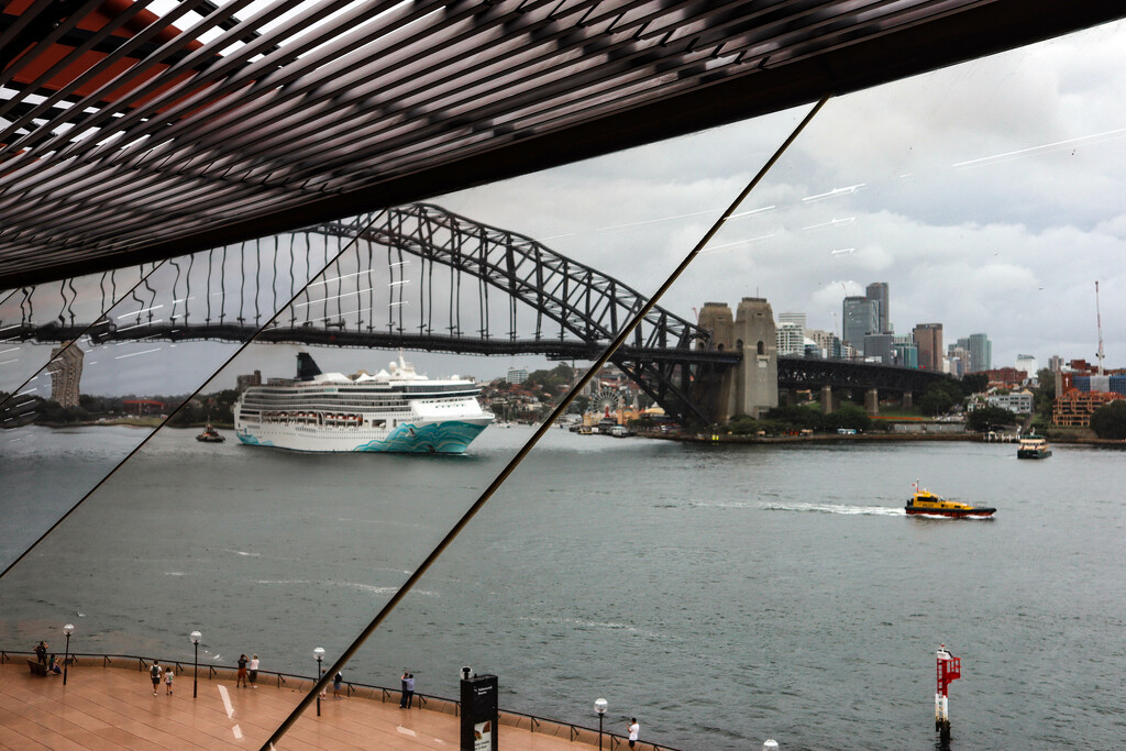 Norwegian Spirit leaving Sydney by ankers70