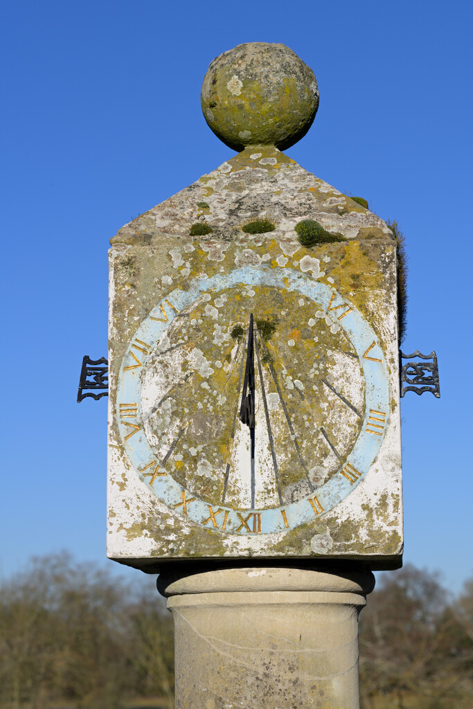 Packwood Sundial by whdarcyblueyondercouk