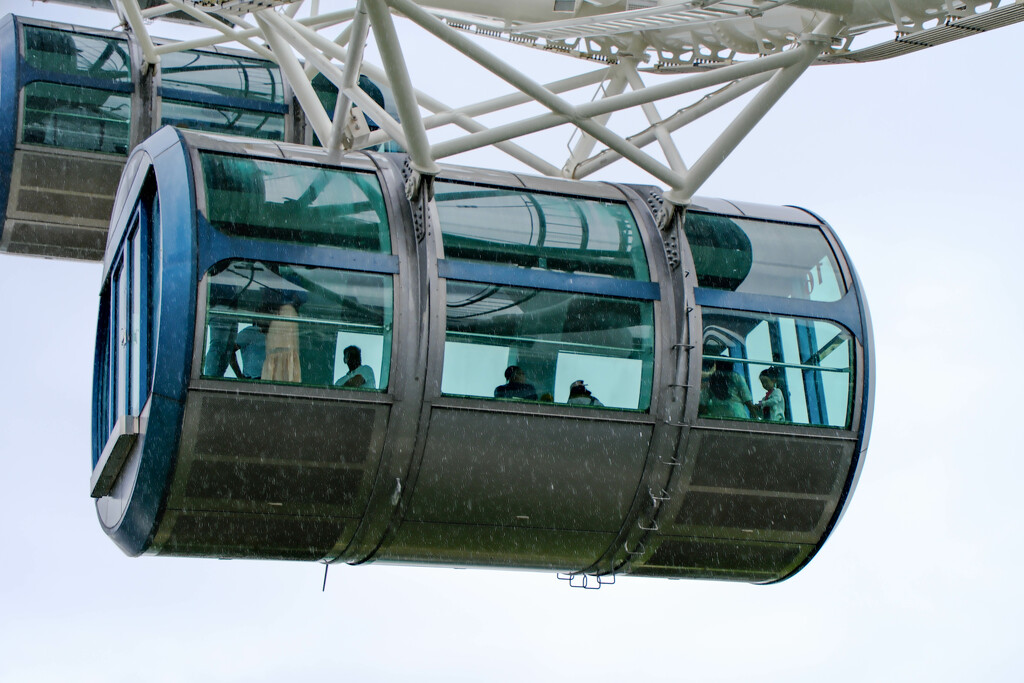 Singapore Flyer by lumpiniman