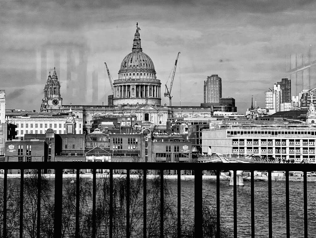 St Paul’s Cathedral, London by rensala