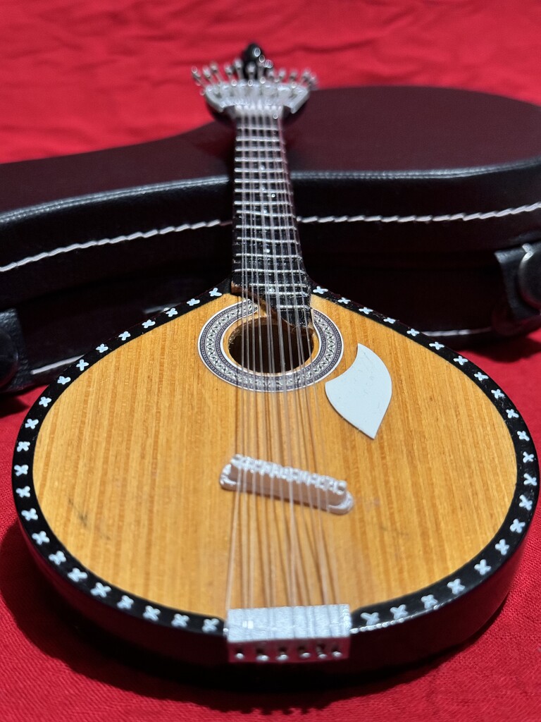 Lisboa guitar by jmdeabreu