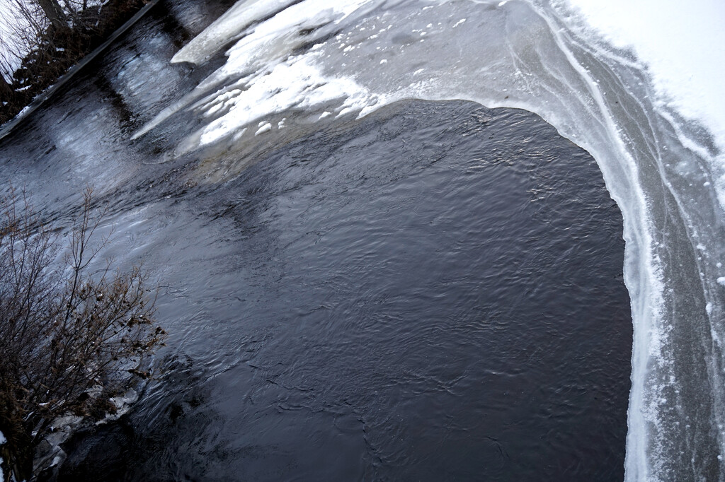 Ice along the banks of the Spey by valpetersen