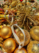 27th Jan 2024 - Gold ornaments. 