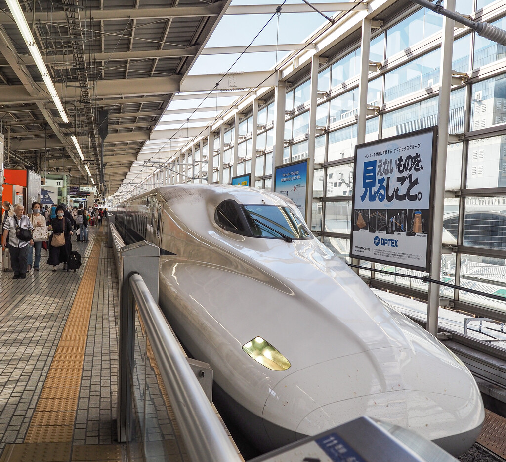 The Shinkansen Kyoto to Tokyo by ianjb21