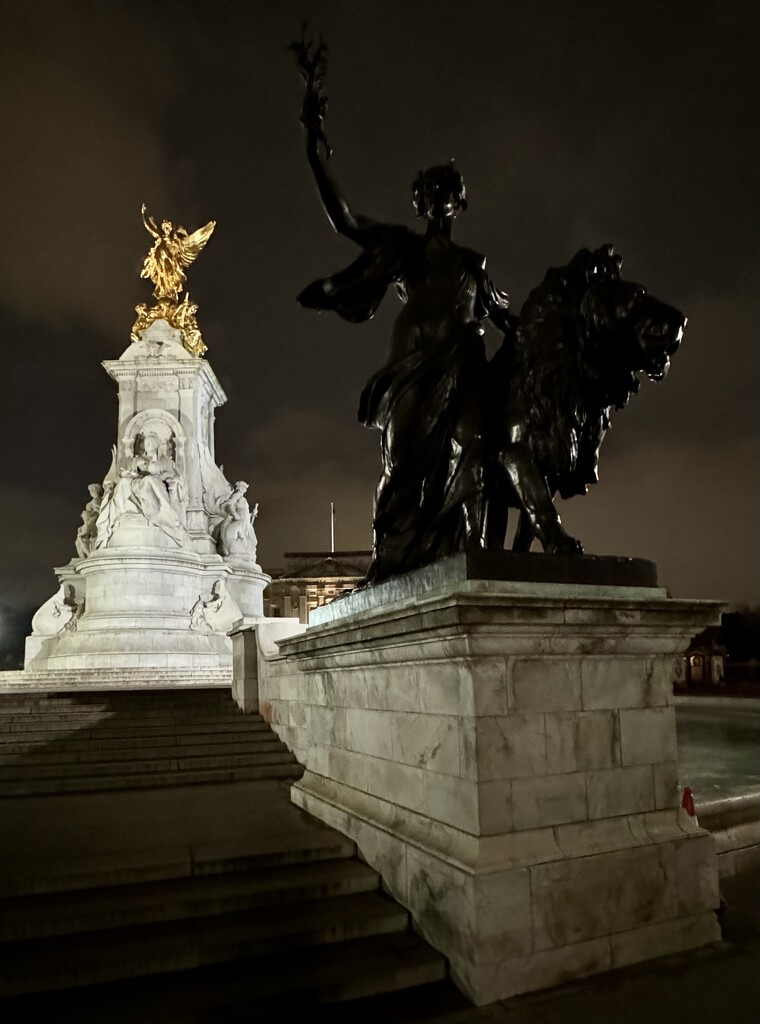 Queen Victoria Memorial by jeremyccc