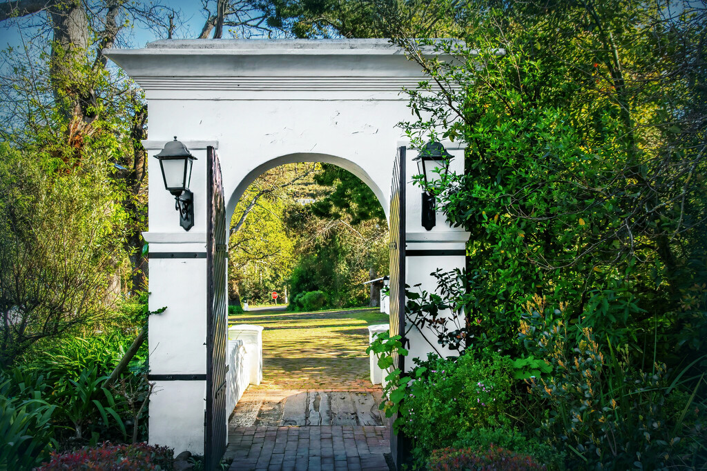 The gate I peeped through by ludwigsdiana