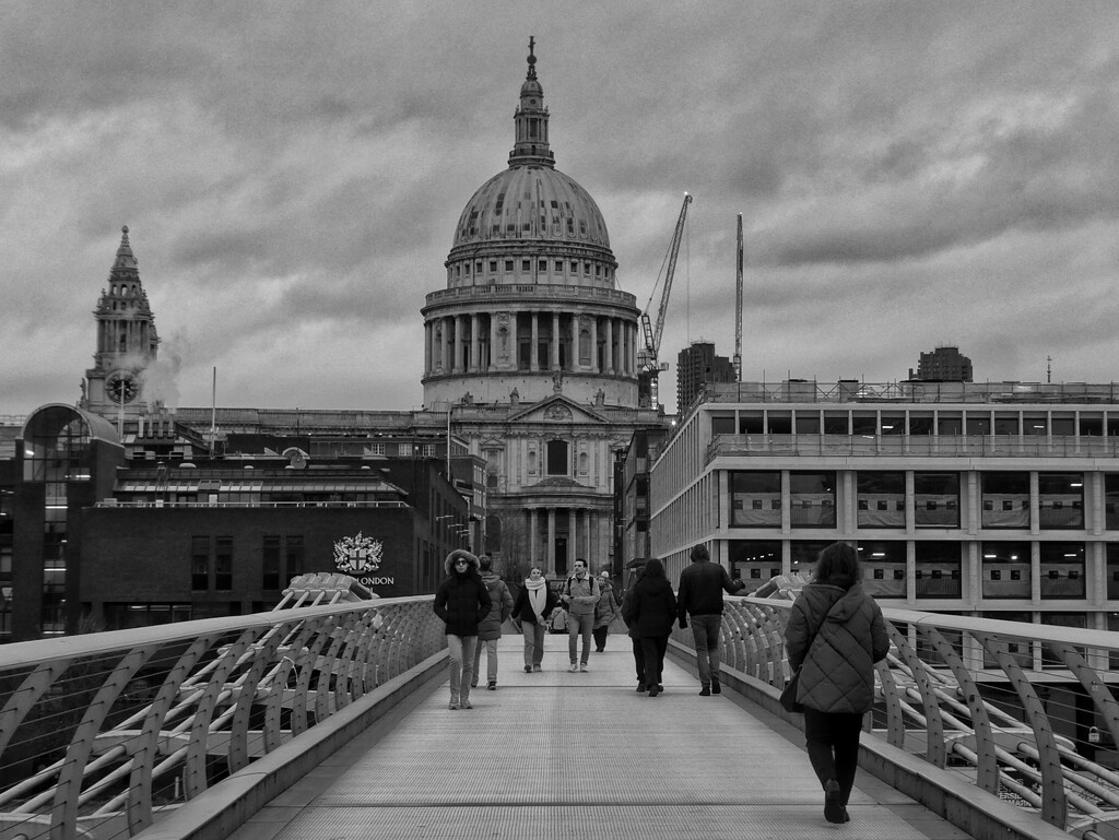 Wobbly/Millennium/Harry Potter Bridge looking towards St Paul's by 30pics4jackiesdiamond