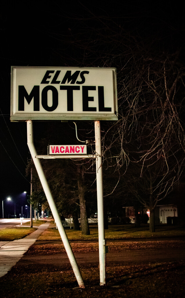 Elms Motel  by quasi_virtuoso