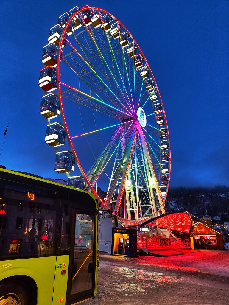 Ferris wheel  by okvalle