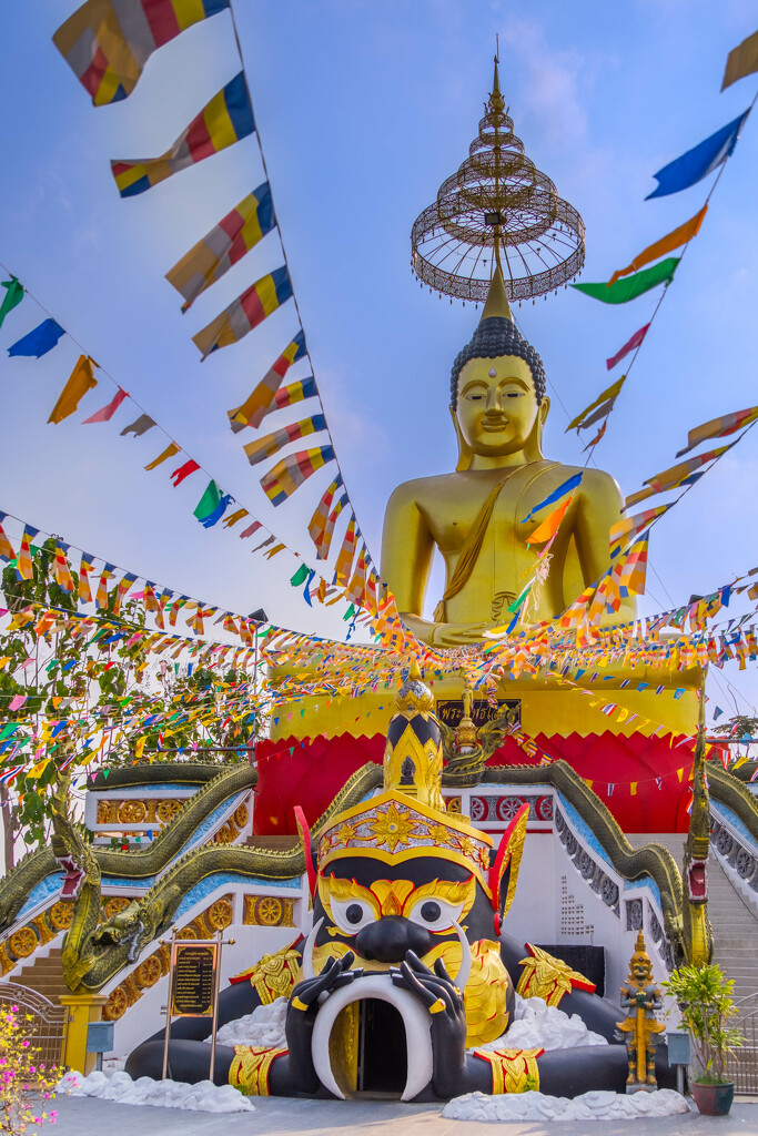 Buddha at Wat Nong Yai by lumpiniman