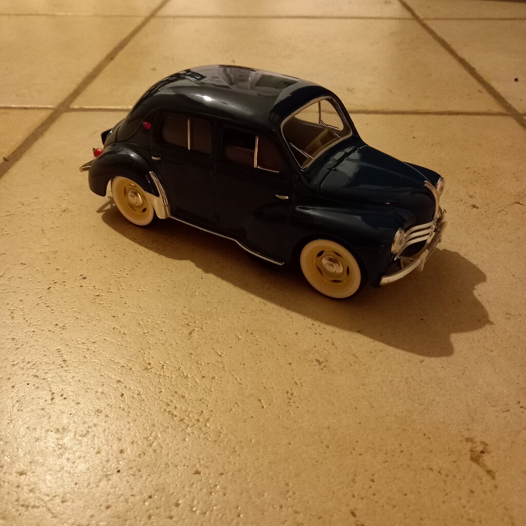 Renault car 404 by paddington