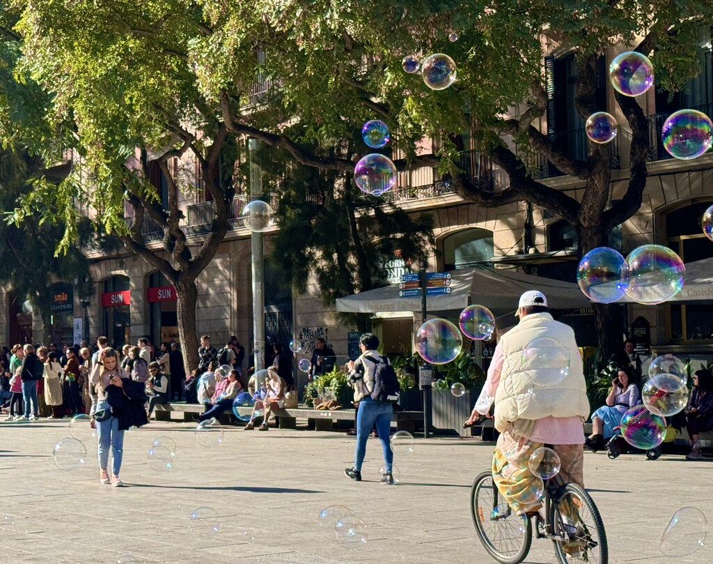 Bubbles in Barcelona  by wakelys