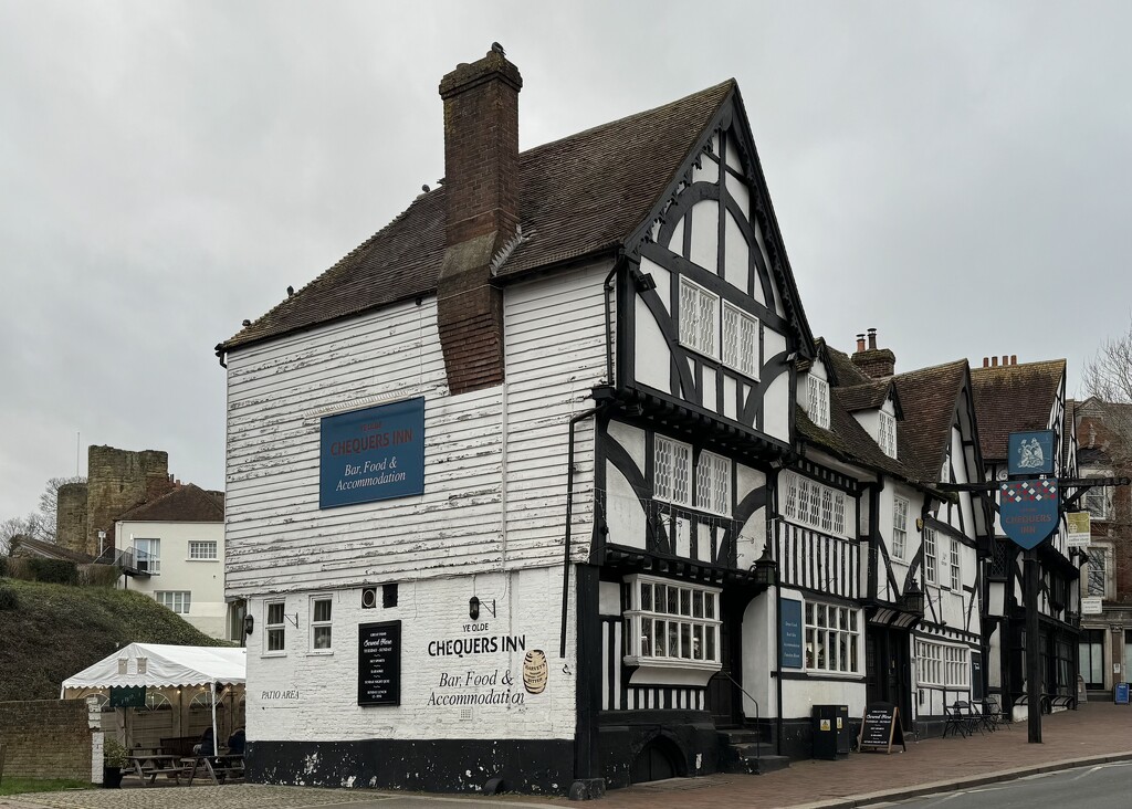 Ye Olde Chequers Inn by jeremyccc
