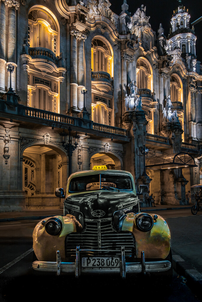 Gran Teatro and Golden Taxi  by jyokota