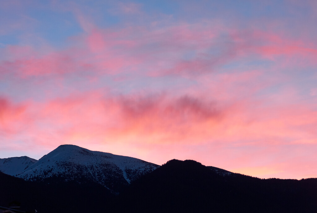 Sunset over Pirin by onebyone