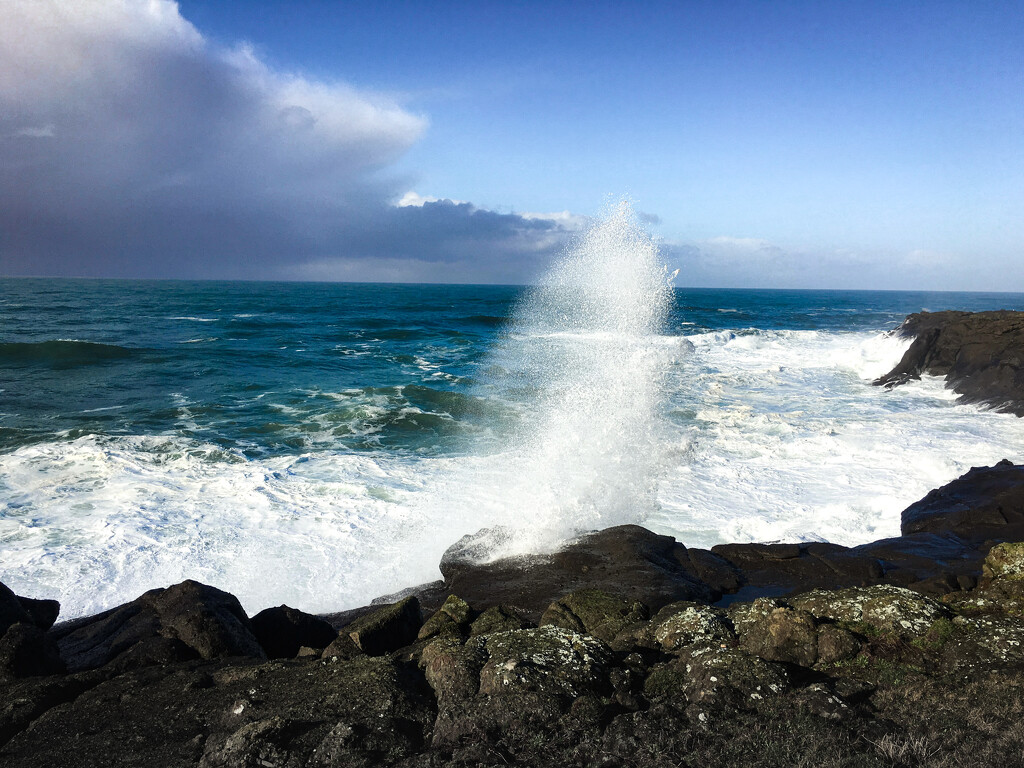 Crashing Wave - Depoe Bay OR Smallest Navigable Harbor in the World by tapucc10