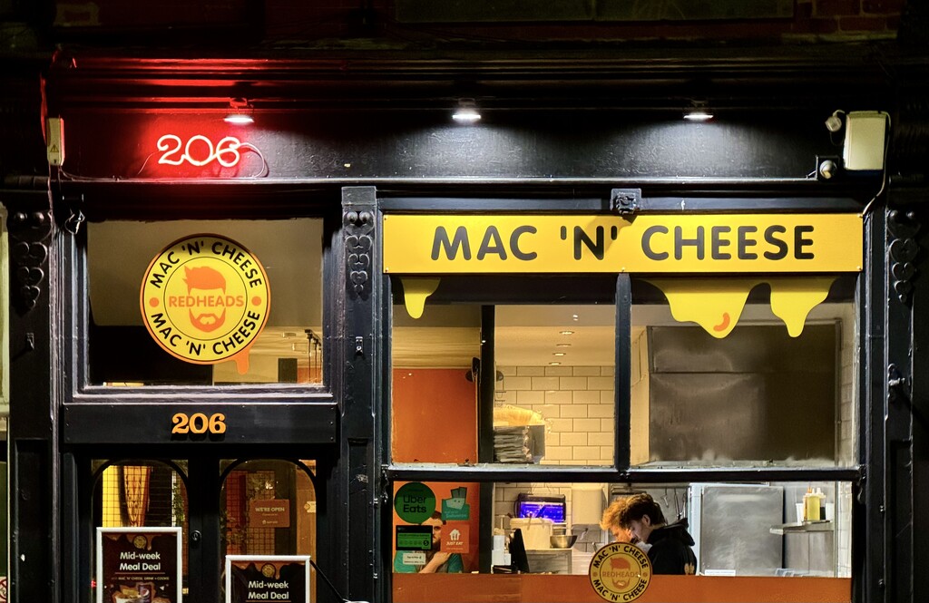 Late Night Mac 'N' Cheese by eviehill